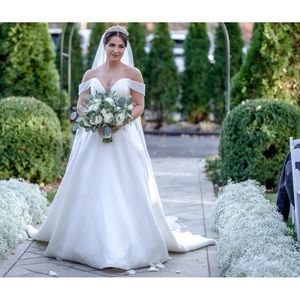 Abella by Allure E212 Wedding Dress